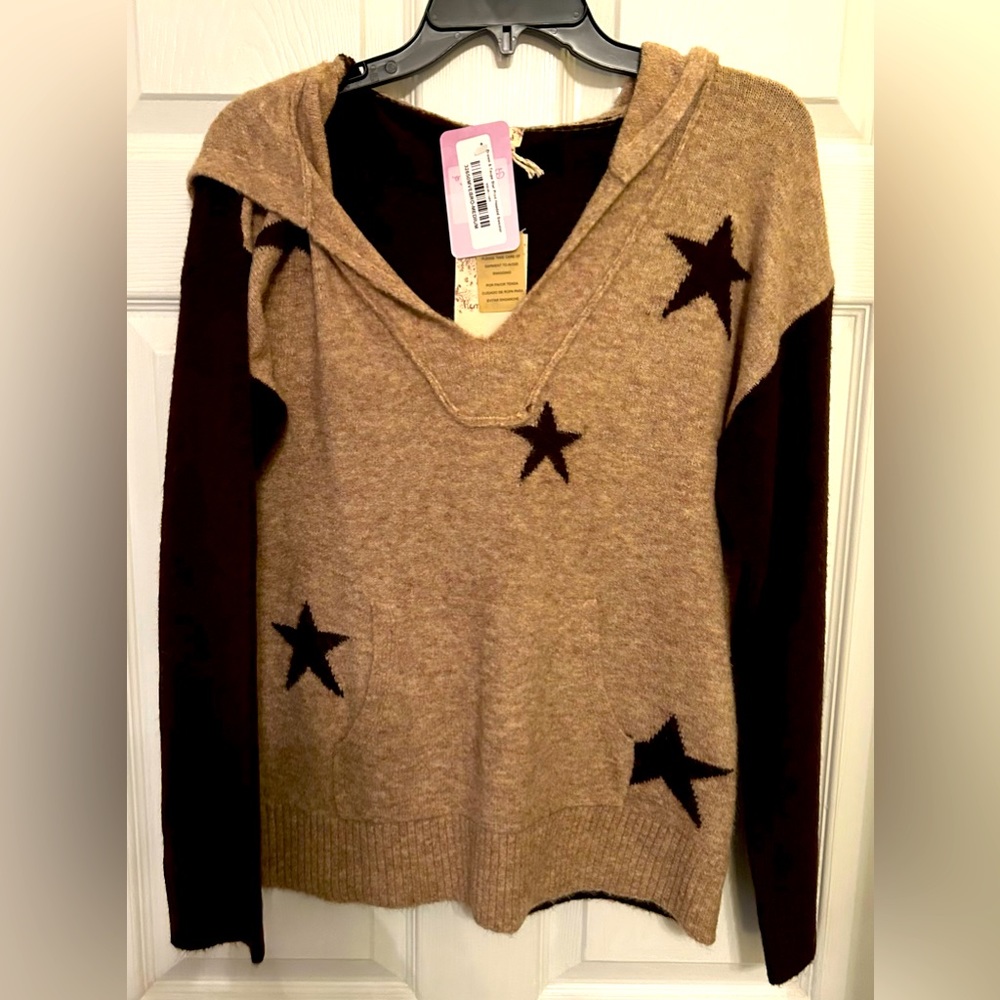 Star sweater with hood